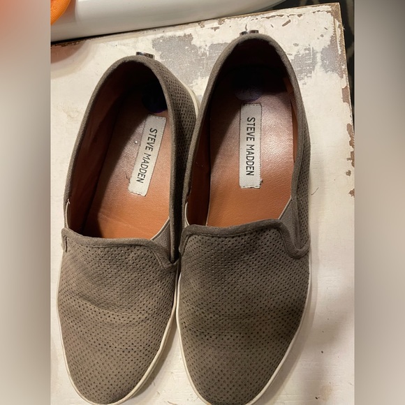 Steve Madden slip ons 8.5 olive green - Picture 4 of 8